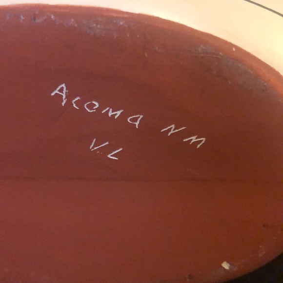 Native American southwest pottery vase; marked Acoma VL.  Unique & rare oval - Picture 7 of 10